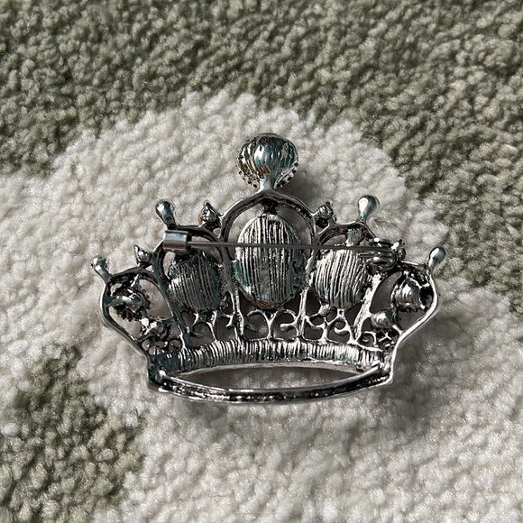 Crown 👑 brooch - Picture 2 of 5